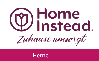 Logo von Home Instead mit Schriftzug und Claim „Zuhause umsorgt“ sowie Standort Herne